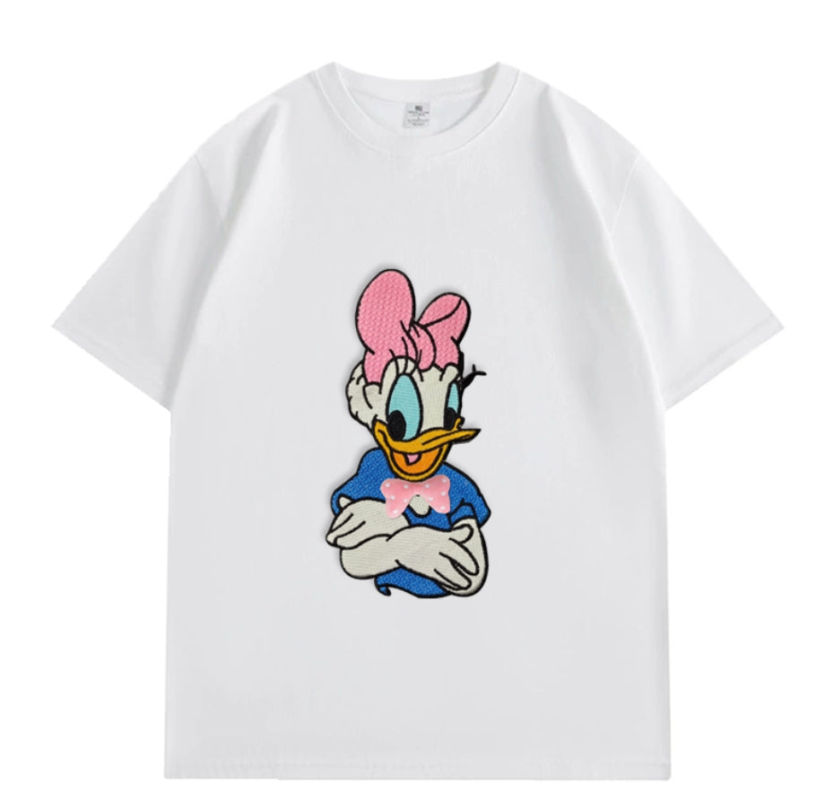 Embroidered Daisy 🎀 Cute vibe for creamy T-shirts