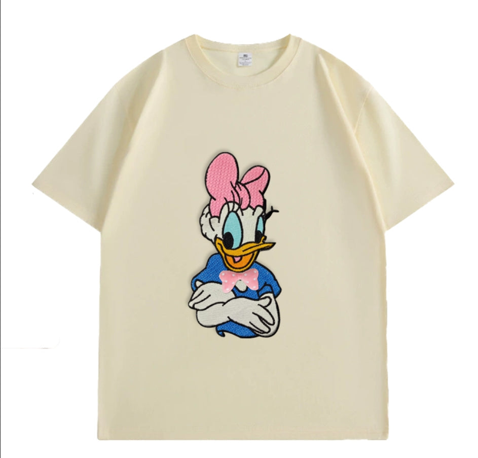 Embroidered Daisy 🎀 Cute vibe for creamy T-shirts