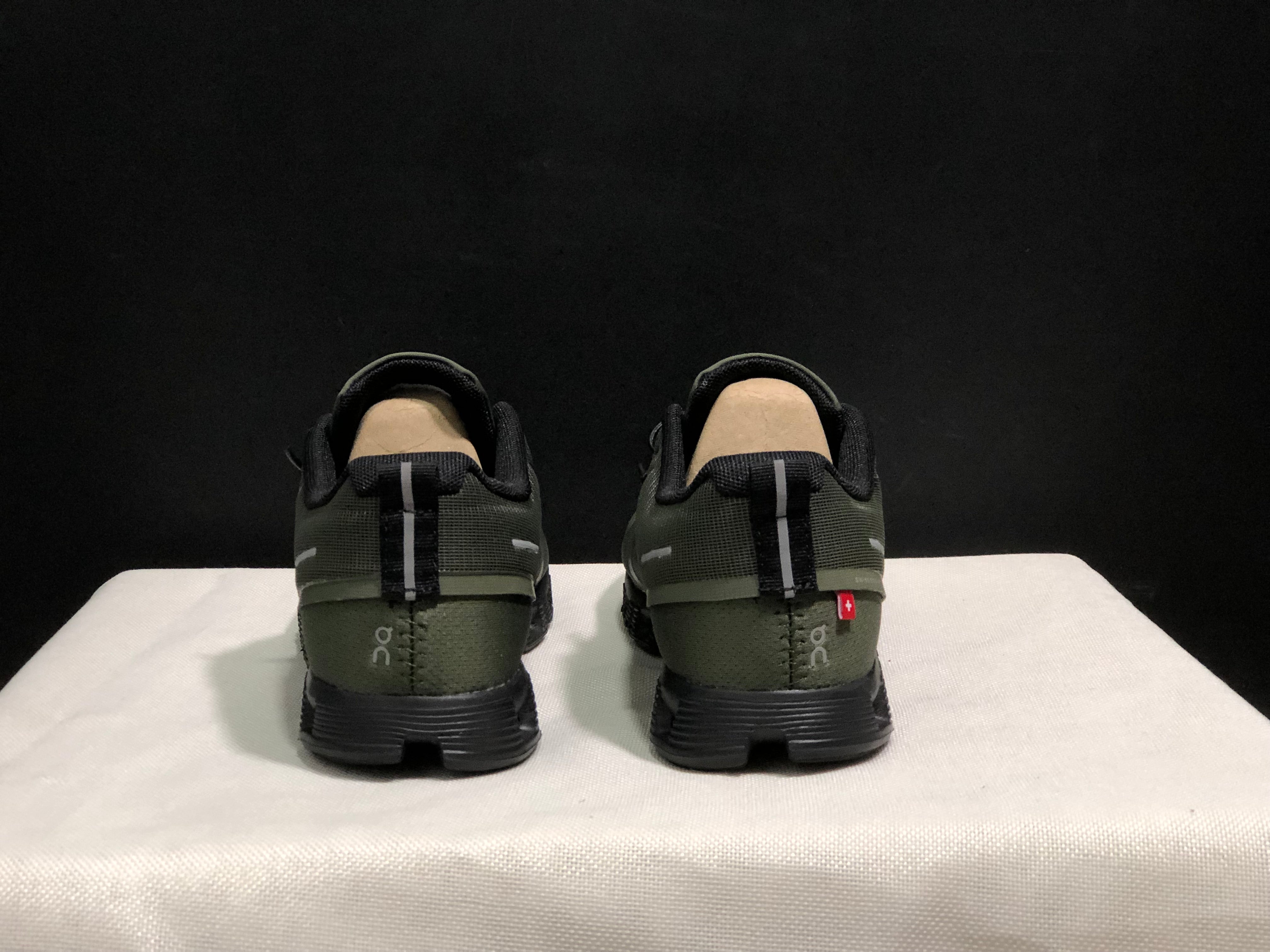 On Cloud 5 olive green