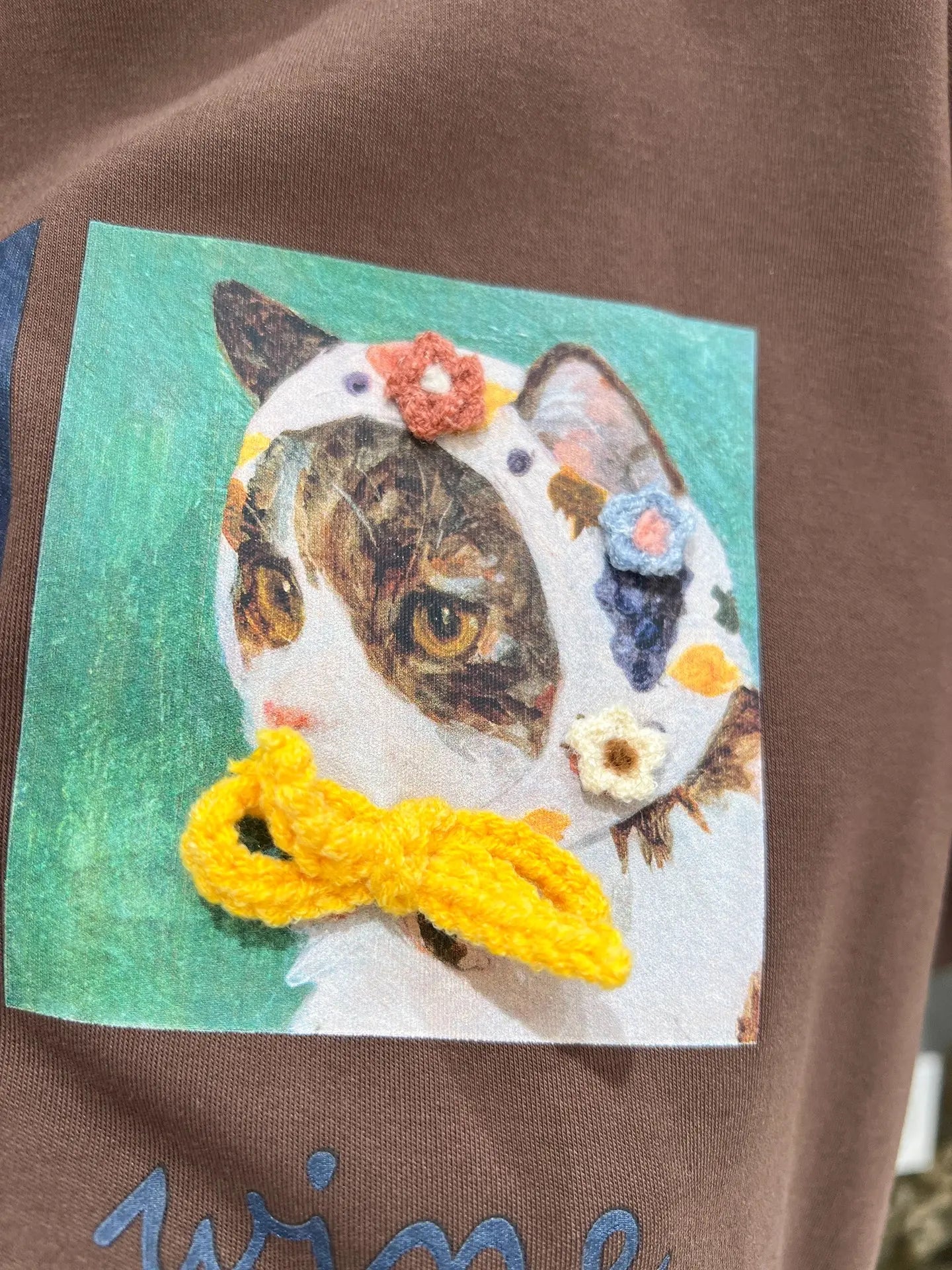Style On Point🐈 Cat Illustration Tee—3D Accents Tell Stories