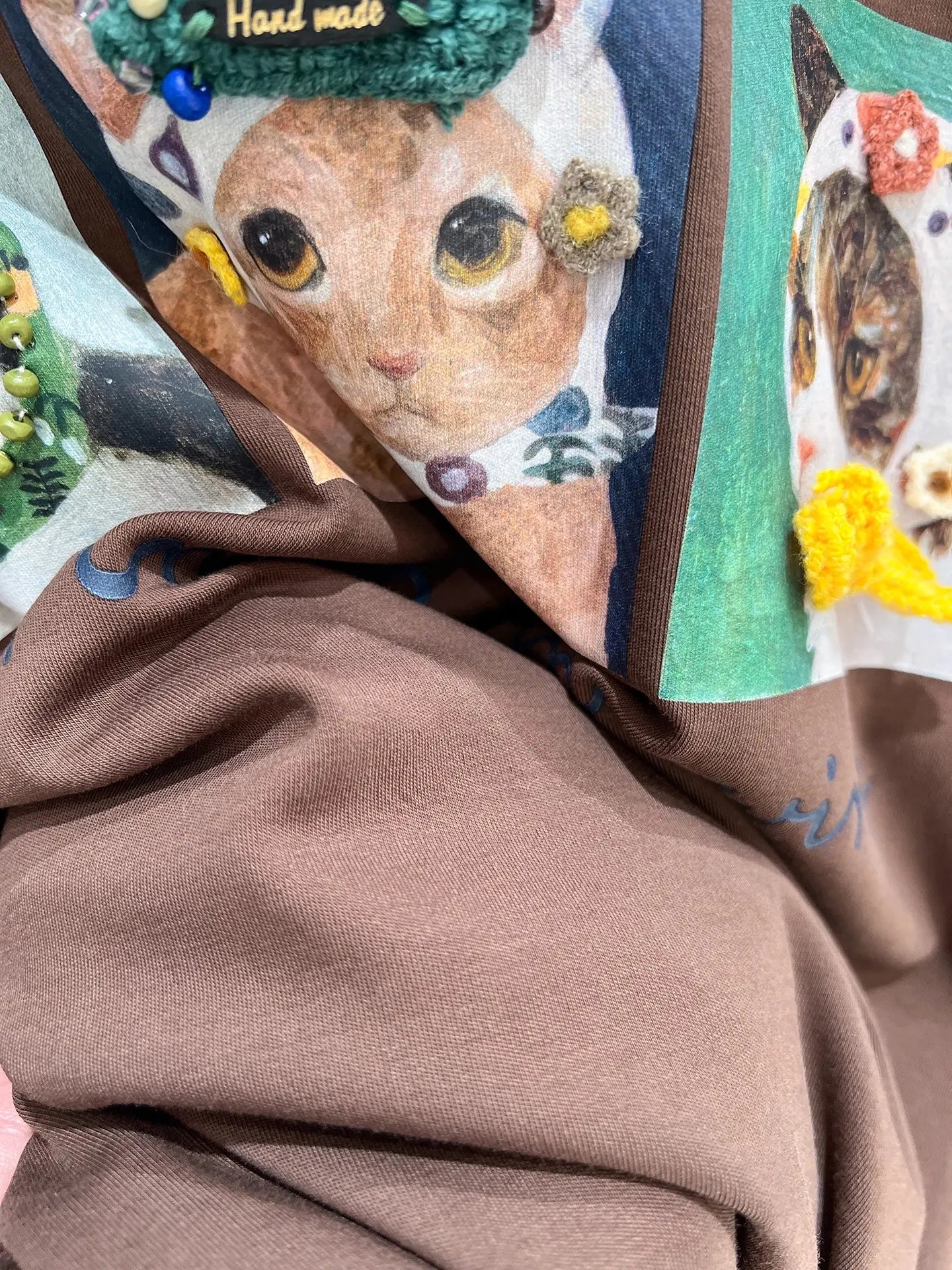 Style On Point🐈 Cat Illustration Tee—3D Accents Tell Stories