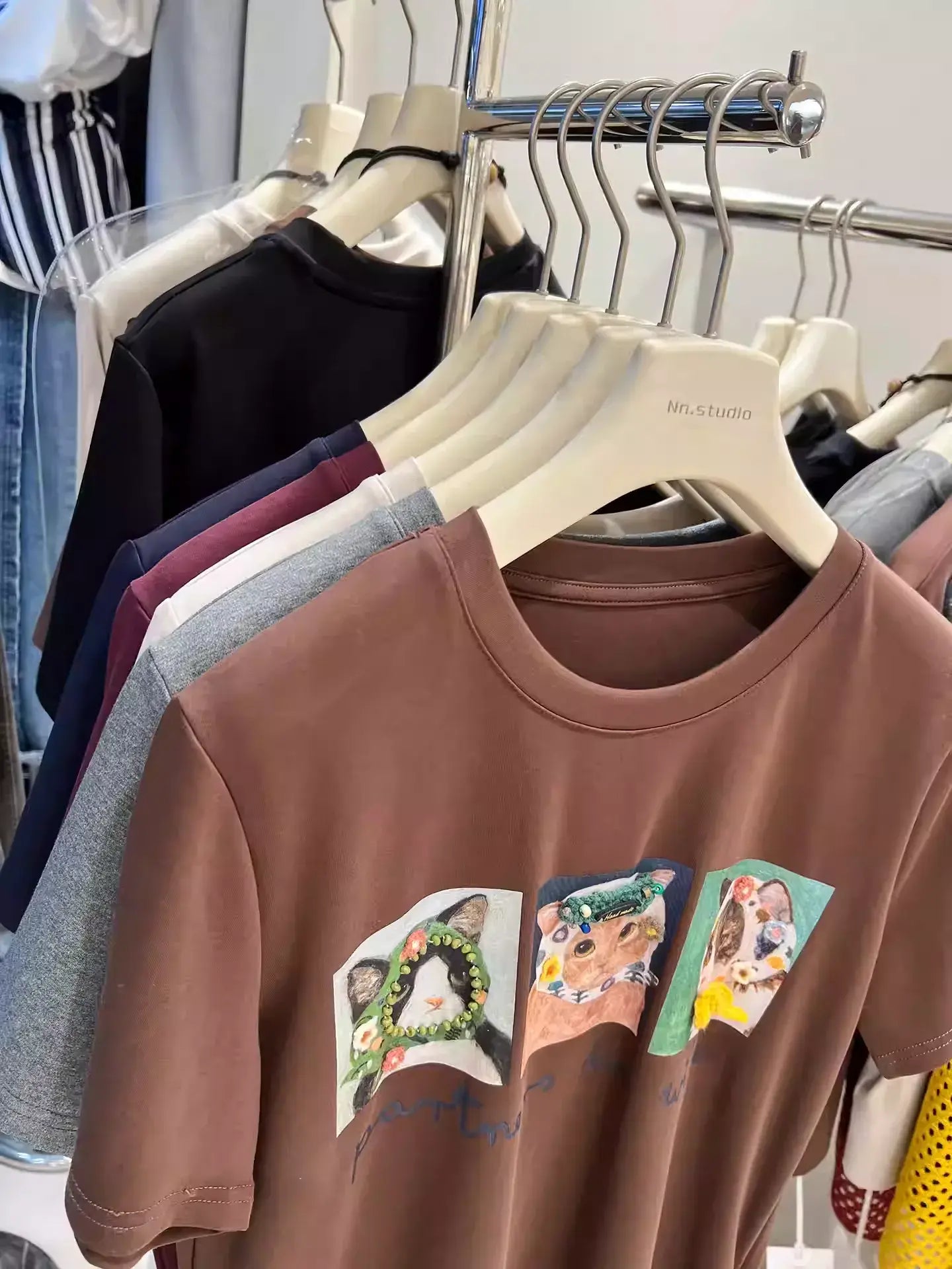 Style On Point🐈 Cat Illustration Tee—3D Accents Tell Stories